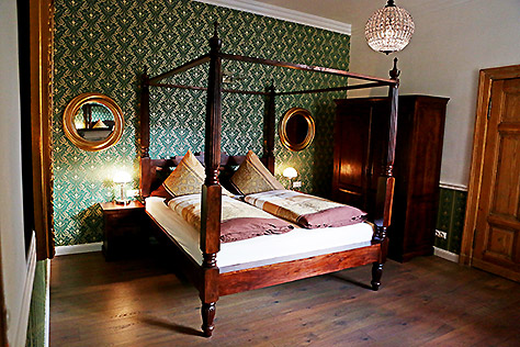 Hotel Berlin Doppel-Zimmer großes Bett